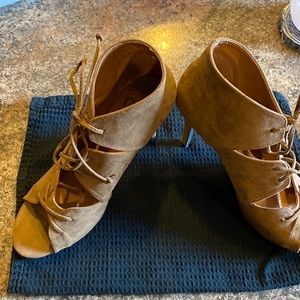 Madeline 9.5 Breakaway Tuscany open toed.